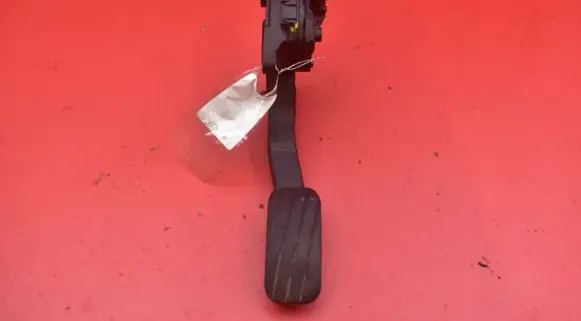 Opel Movano B Accelerator throttle pedal 180101626R