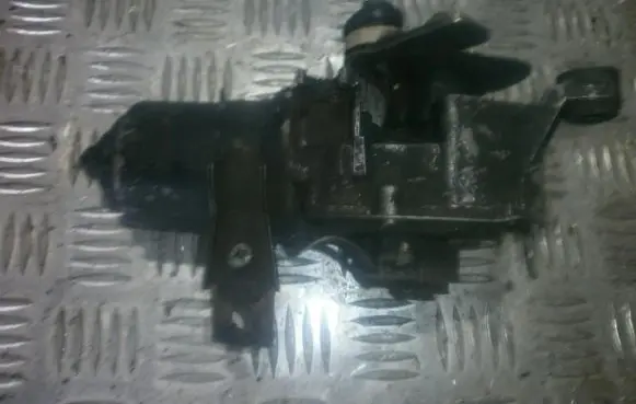 Nissan Bluebird Wiper motor 