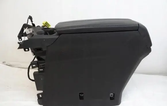 Peugeot 5008 II Center console 
