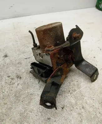 Toyota Avensis T250 ABS Pump 0265231327 4451005040
