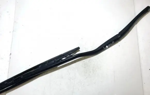 Peugeot 607 Front wiper blade arm