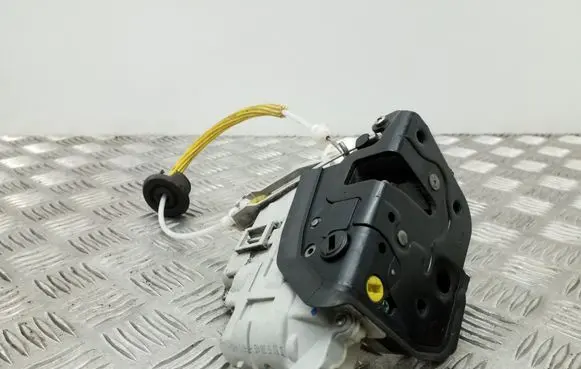 Audi A4 S4 B6 8E 8H Rear door lock 8E0839015AA
