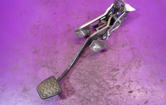 Toyota Yaris Brake pedal