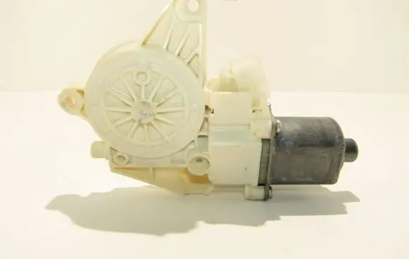 Mercedes-Benz A W176 Front door window regulator motor A2469065200