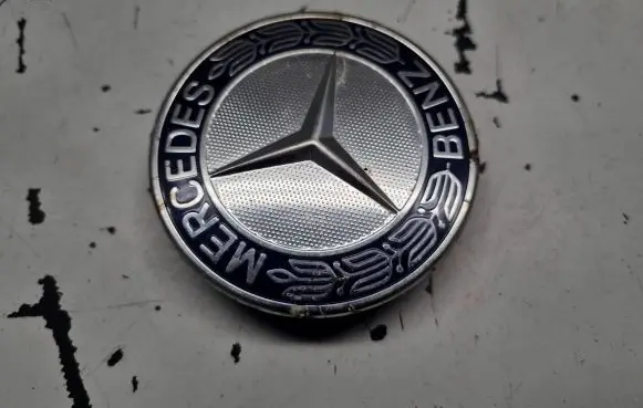 Mercedes-Benz A W176 Original wheel cap A1714000125