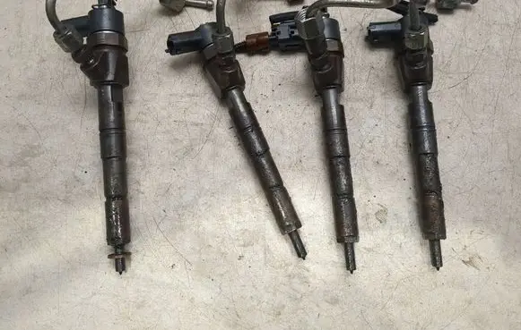 Opel Insignia A Fuel injectors set 0445110327