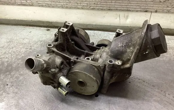 Honda CR-V Oil filter mounting bracket R06