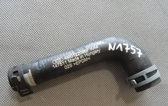 Audi Q7 4M Engine coolant pipe/hose 4M0122096F