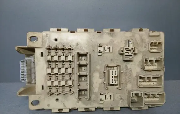 Toyota Yaris Fuse module