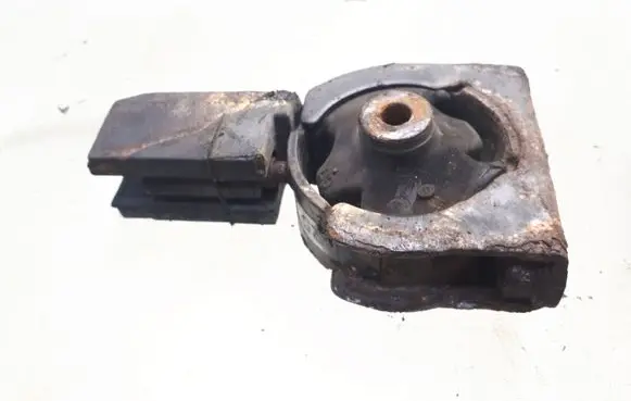 Toyota Avensis T250 Engine mount bracket