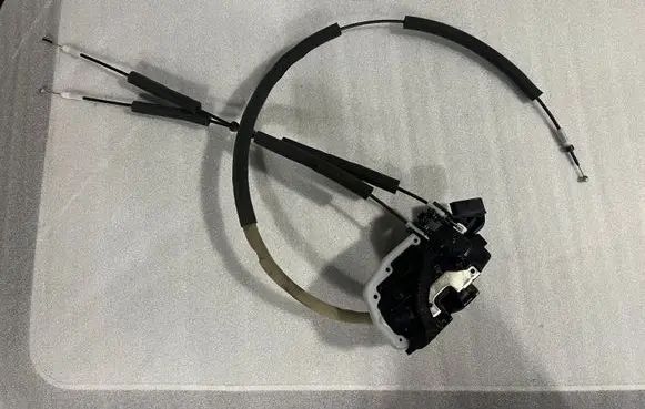 Infiniti Q50 Rear door lock