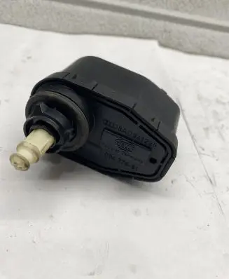 Audi A6 S6 C4 4A Headlight level adjustment motor 00437551