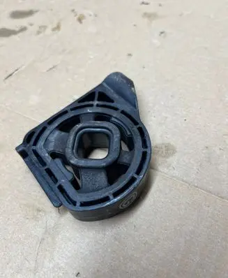 Hyundai Kona I Radiator mount bracket 