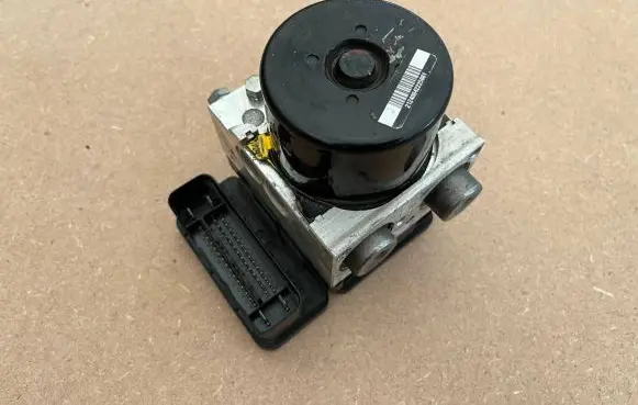 Mercedes-Benz C W204 ABS Pump A1729014100 10092623653 28526418153