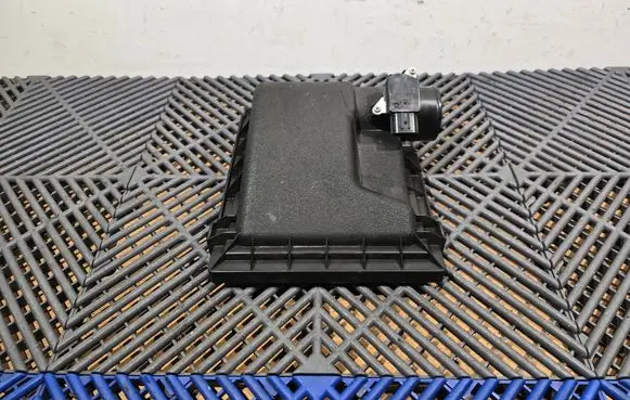 Lexus CT 200H Air filter box cover 1781237030