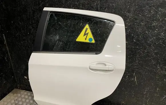 Toyota Yaris Rear door