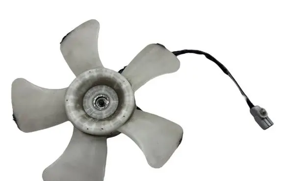 Radiator cooling fan shroud