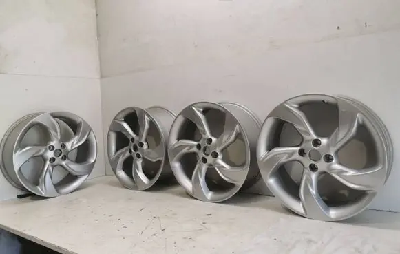 Opel Adam R18 alloy rim 13399926