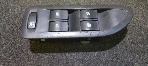 Renault Megane II Electric window control switch 018985