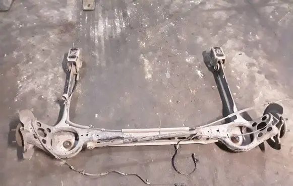 Chrysler Grand Voyager V Rear axle beam 
