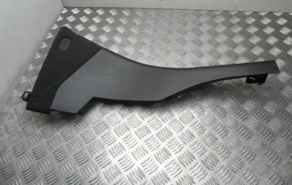 Maserati Ghibli (C) pillar trim 06700194220