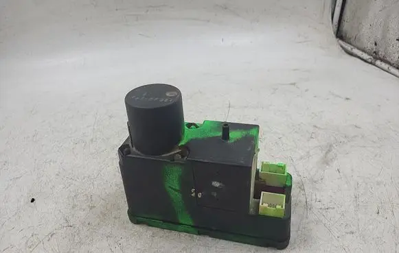 Audi A4 S4 B5 8D Central locking vacuum pump 4A0862257J