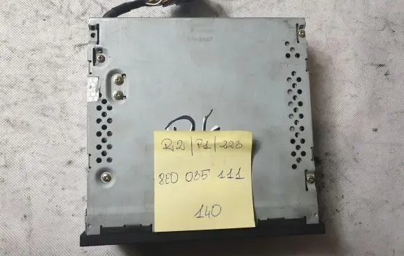 Audi A4 S4 B7 8E 8H CD/DVD changer 8E0035111