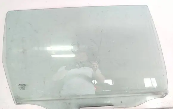 Volvo XC70 Rear door window glass 43R001105 E000186 DOT57M20AS2