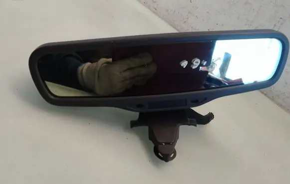 Rear view mirror (interior)