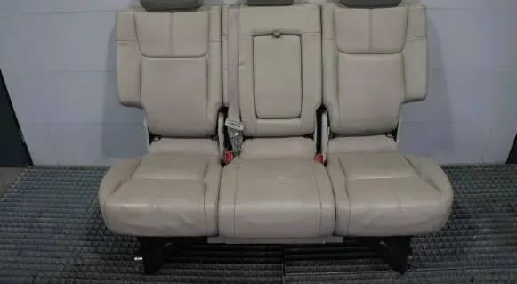 Jeep Commander Second row seats 
