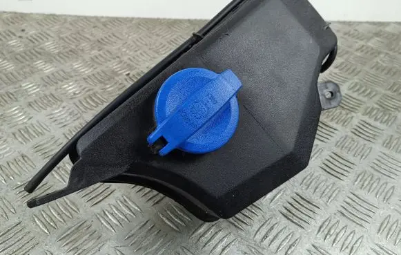 KIA EV6 Windshield washer fluid reservoir/tank