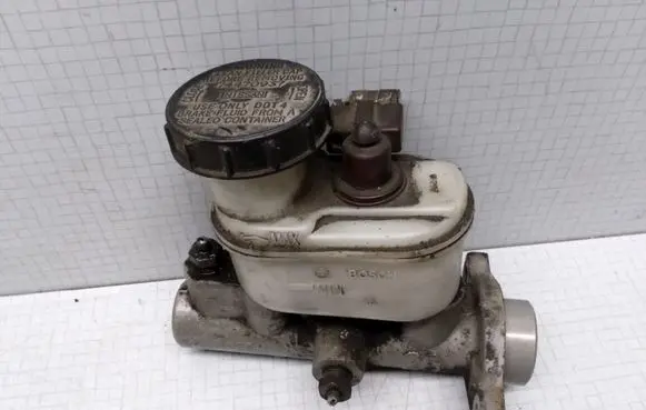 Toyota Avensis T220 Master brake cylinder 22157879