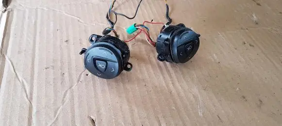 Ford Focus Steering wheel buttons/switches 