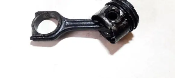 Ford Focus Piston with connecting rod