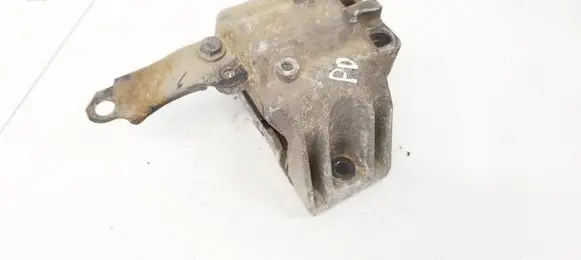 Engine mount bracket