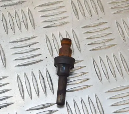 Mercedes-Benz SLC C107 Fuel injector
