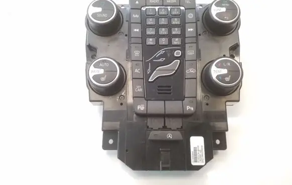 Head unit multimedia control