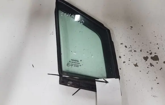 Toyota Avensis T270 Front triangle window/glass 43R001605