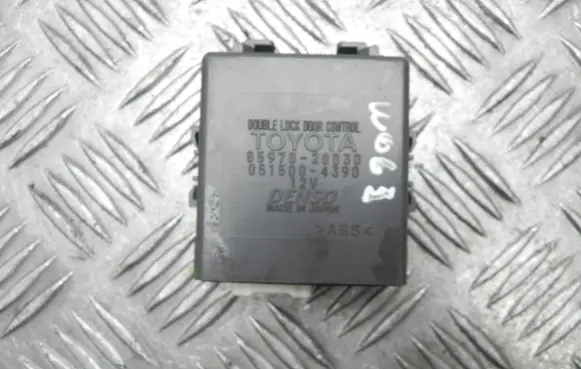 Toyota Avensis T270 Door control unit/module 8597020030
