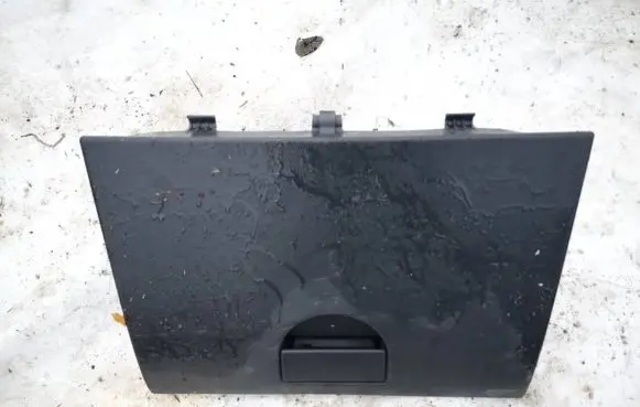 Glove box