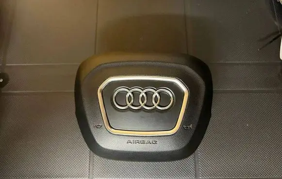 Audi A1 Steering wheel airbag