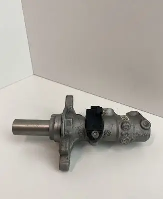Volkswagen Jetta VI Master brake cylinder 1K0945459C