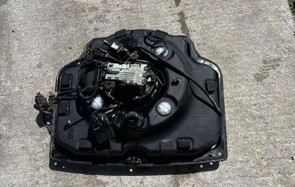 Porsche Cayenne (92A) Fuel tank 7P0131877E 7P5131983