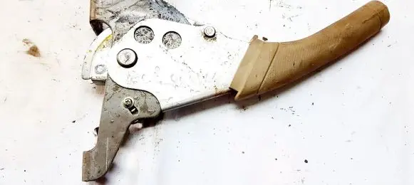 Handbrake/parking brake lever assembly