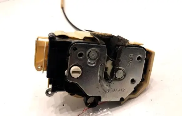 Fiat Panda III Rear door lock 51843187