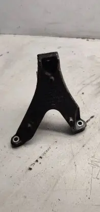 Audi A4 S4 B7 8E 8H Engine mounting bracket 8e0199308af