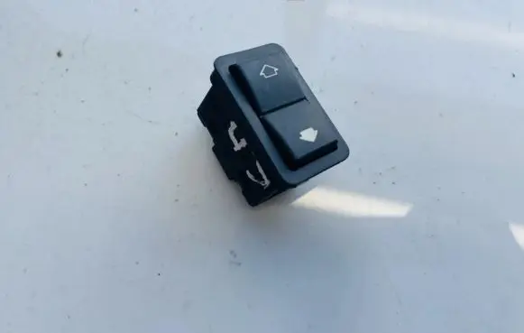 BMW 5 E39 Electric window control switch 8368974