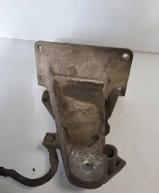 BMW 5 E39 Engine mounting bracket 22111092974