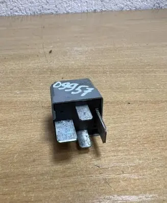 Mercedes-Benz E A207 Other relay 4RA007793 D9957