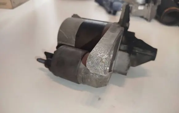 Renault Twingo III Starter motor 233009161R ESW1014